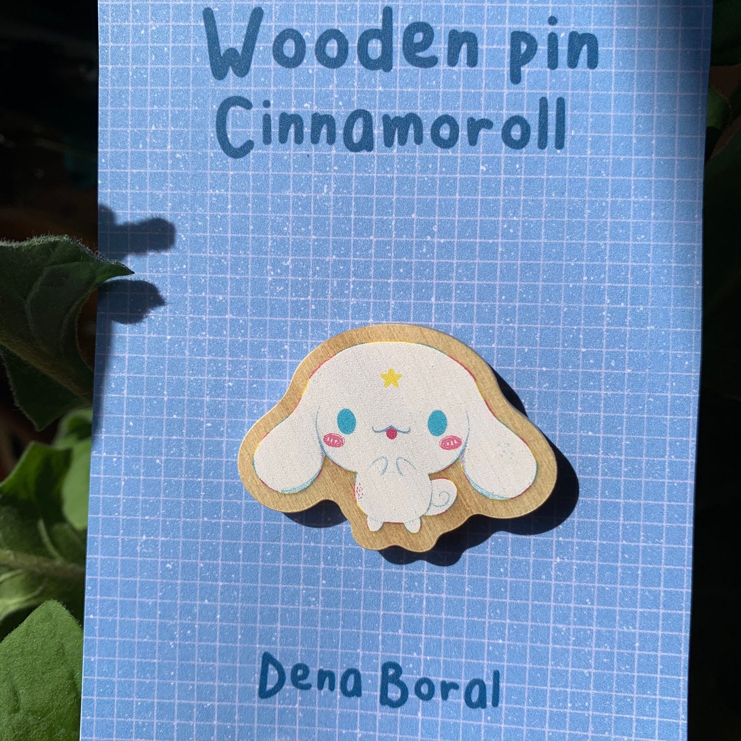Pin de Madera Cinnamoroll | Cinnamoroll Wooden Pin Badge | Cinnamoroll