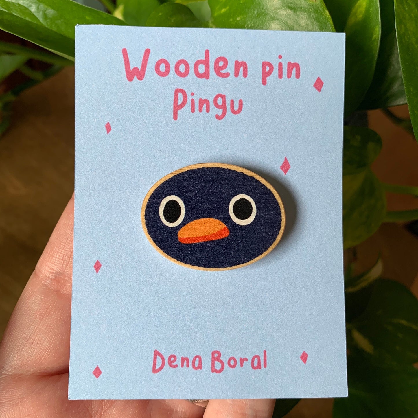 Pin de Madera Pingu Cara | Pingu Face Wooden Pin Badge | Meme Pingu