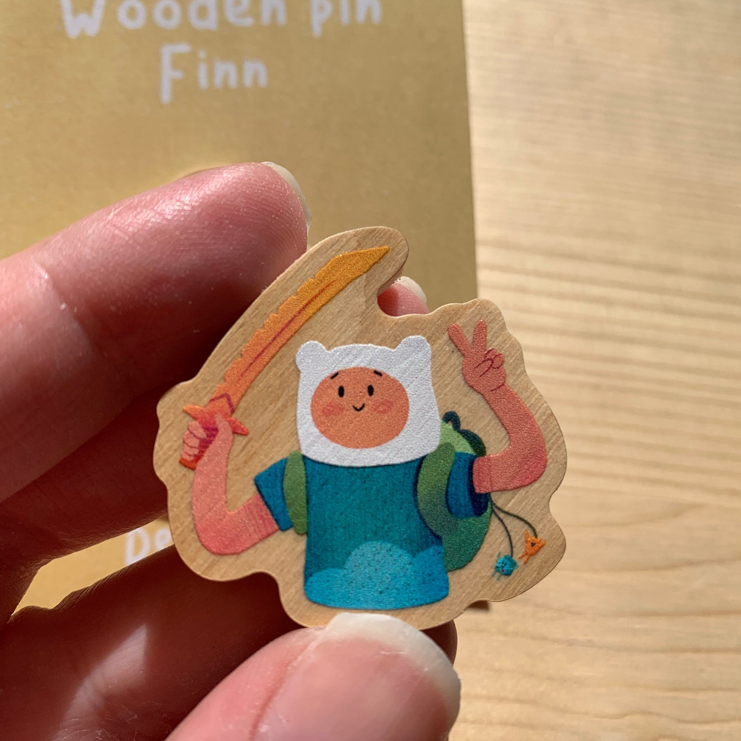 Pin de Madera Finn Hora de Aventuras | Finn el humano Wooden Pin Inspired | Pin Original Regalo Eco Friendly Madera Natural