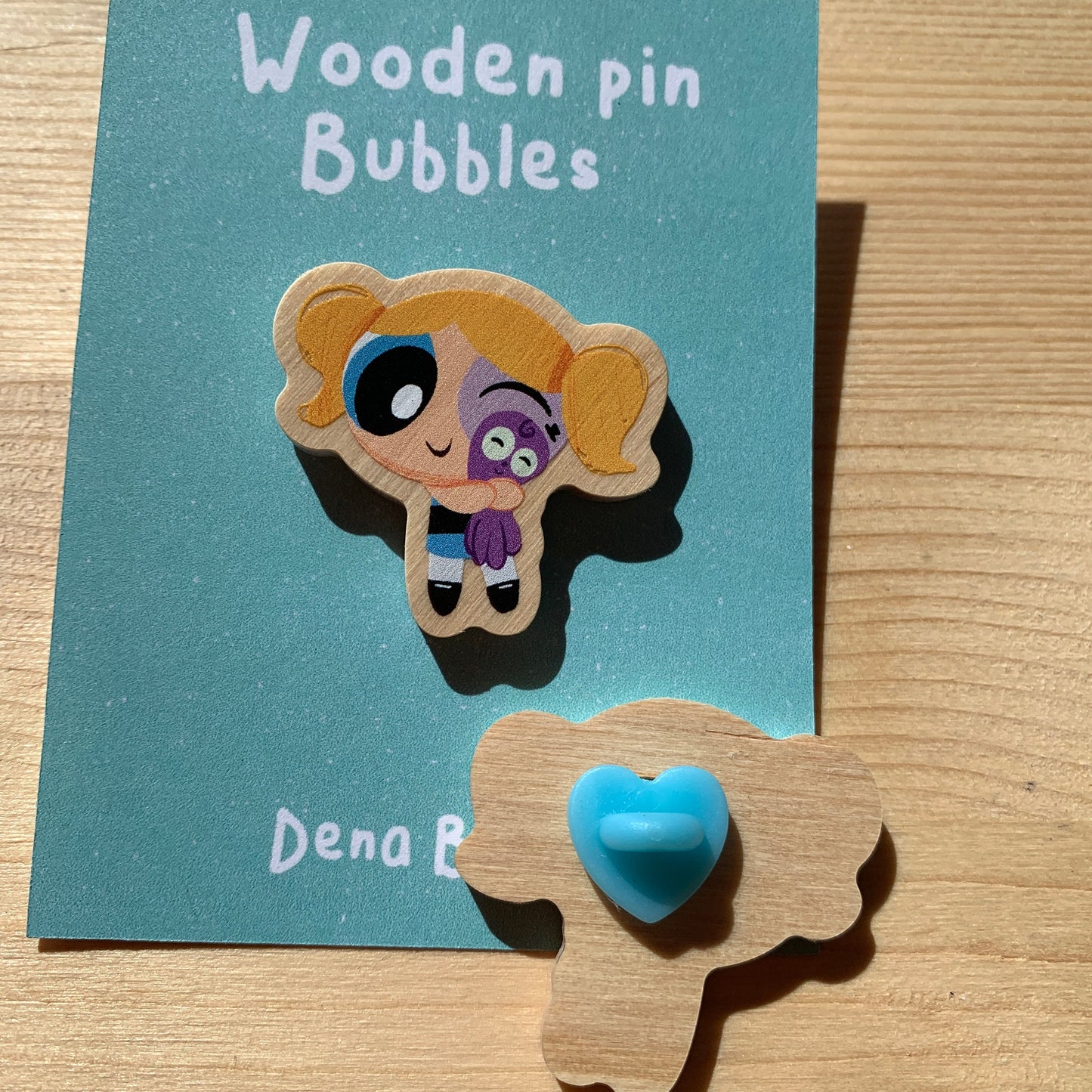 Pin de Madera Burbuja Las Supernenas | Bubbles The Powerpuff girls Wooden Pin Badge | Las chicas superpoderosas