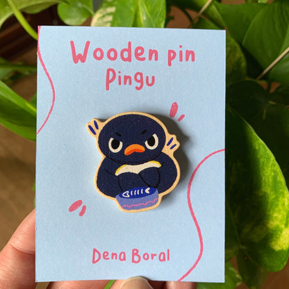 Pin de Madera Pingu Hambriento | Hungry Pingu Wooden Pin Badge | Meme Pingu