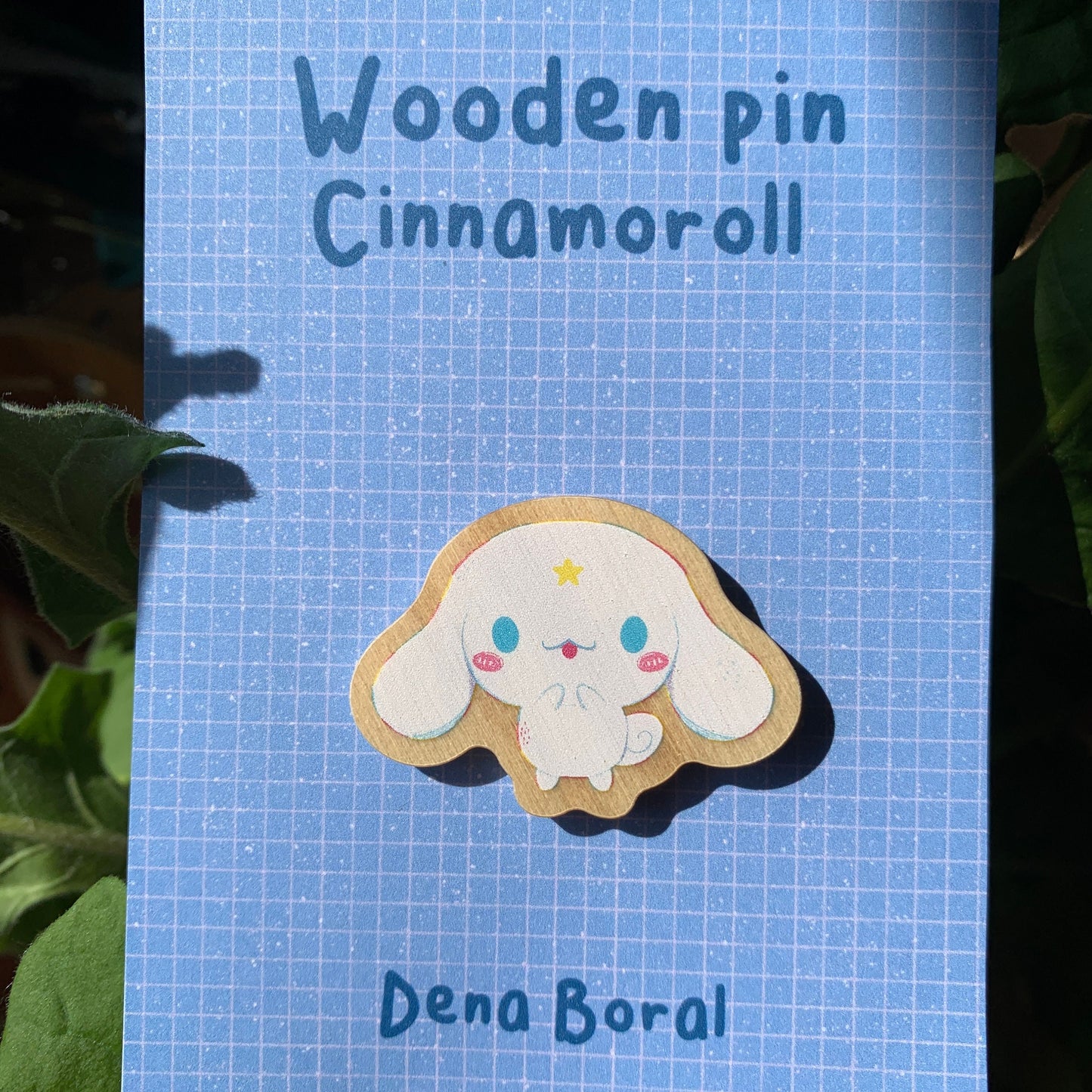 Pin de Madera Cinnamoroll | Cinnamoroll Wooden Pin Badge | Cinnamoroll