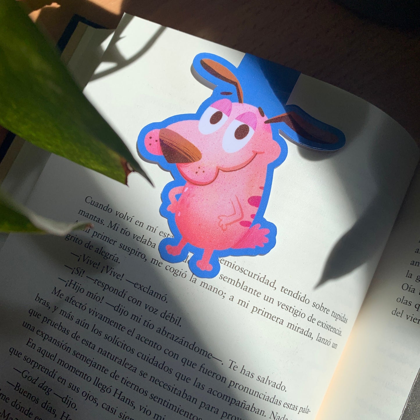 Agallas El Perro Cobarde Marcapáginas: Separador magnético, punto de libro hecho a mano