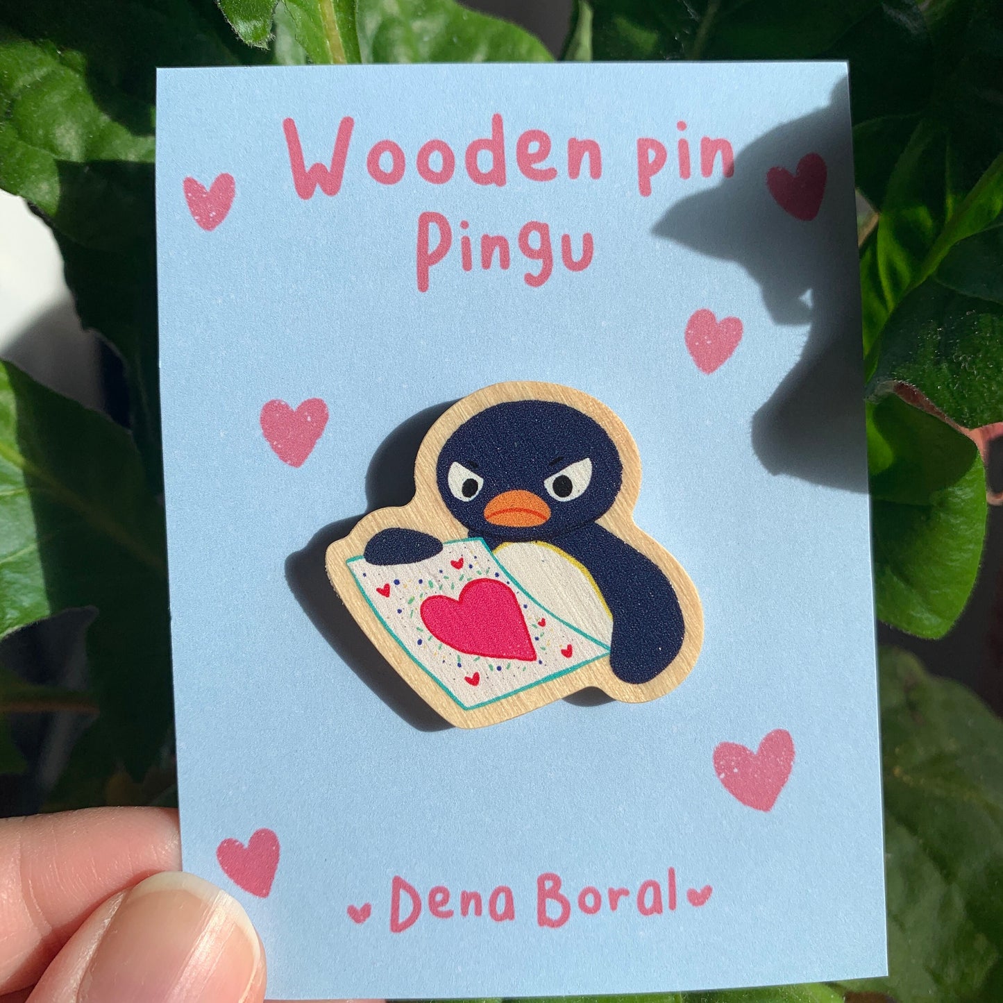Pin de Madera Pingu enfadado San Valentin | angry pingu Wooden Pin Badge | Angry Pingu San Valentin