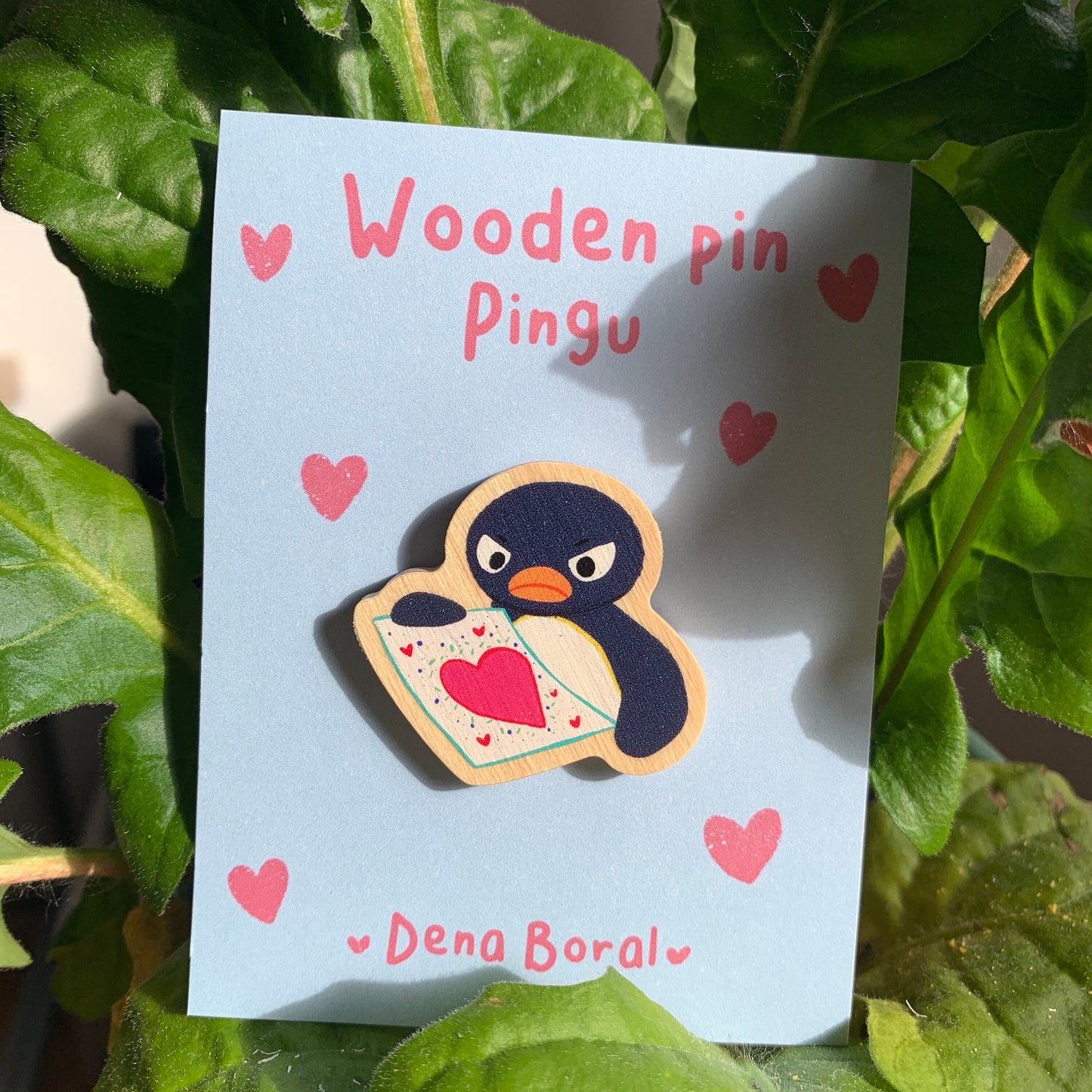Pin de Madera Pingu enfadado San Valentin | angry pingu Wooden Pin Badge | Angry Pingu San Valentin