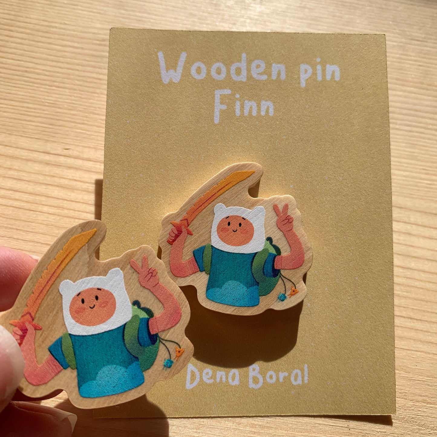 Pin de Madera Finn Hora de Aventuras | Finn el humano Wooden Pin Inspired | Pin Original Regalo Eco Friendly Madera Natural