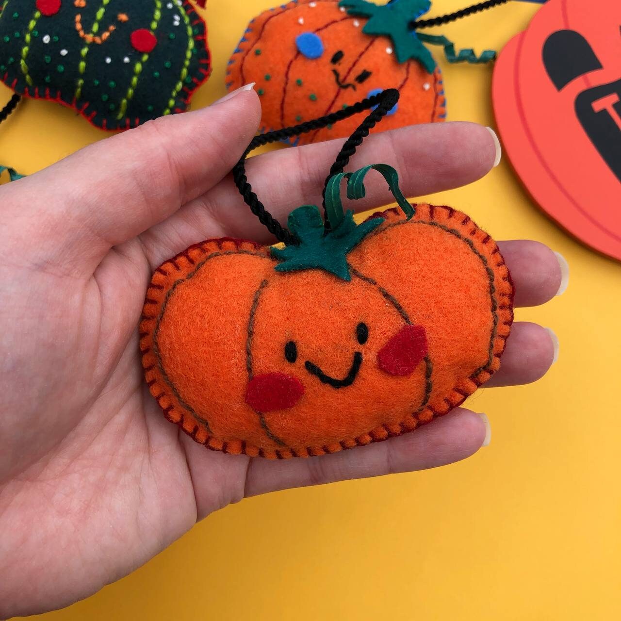 Calabaza Naranja | Adorno de fieltro hecho a mano, diseño original. Decoración Arbol de Navidad