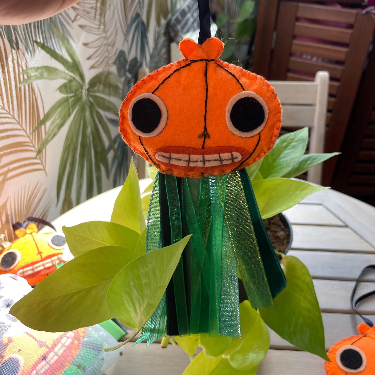 Enoch: Adorno de fieltro hecho a mano, Over The Garden Wall. Decoración para árbol de navidad y Halloween, Más Allá del Jardín