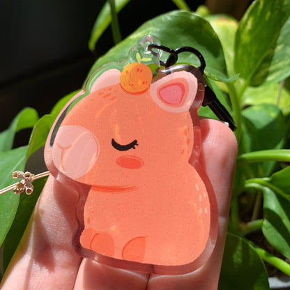Baby Capybara Keyring: Llavero acrilico epoxy, Colgante llaves mochila
