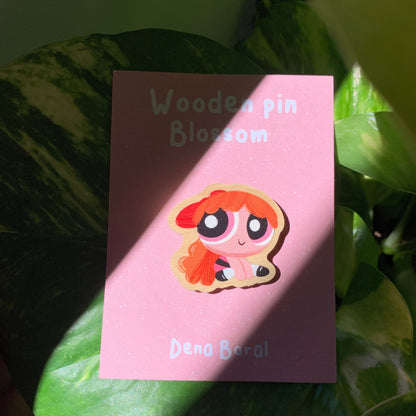 Pin de Madera Pétalo Las Supernenas | Blossom The Powerpuff girls Wooden Pin Badge | Las chicas superpoderosas Petalo