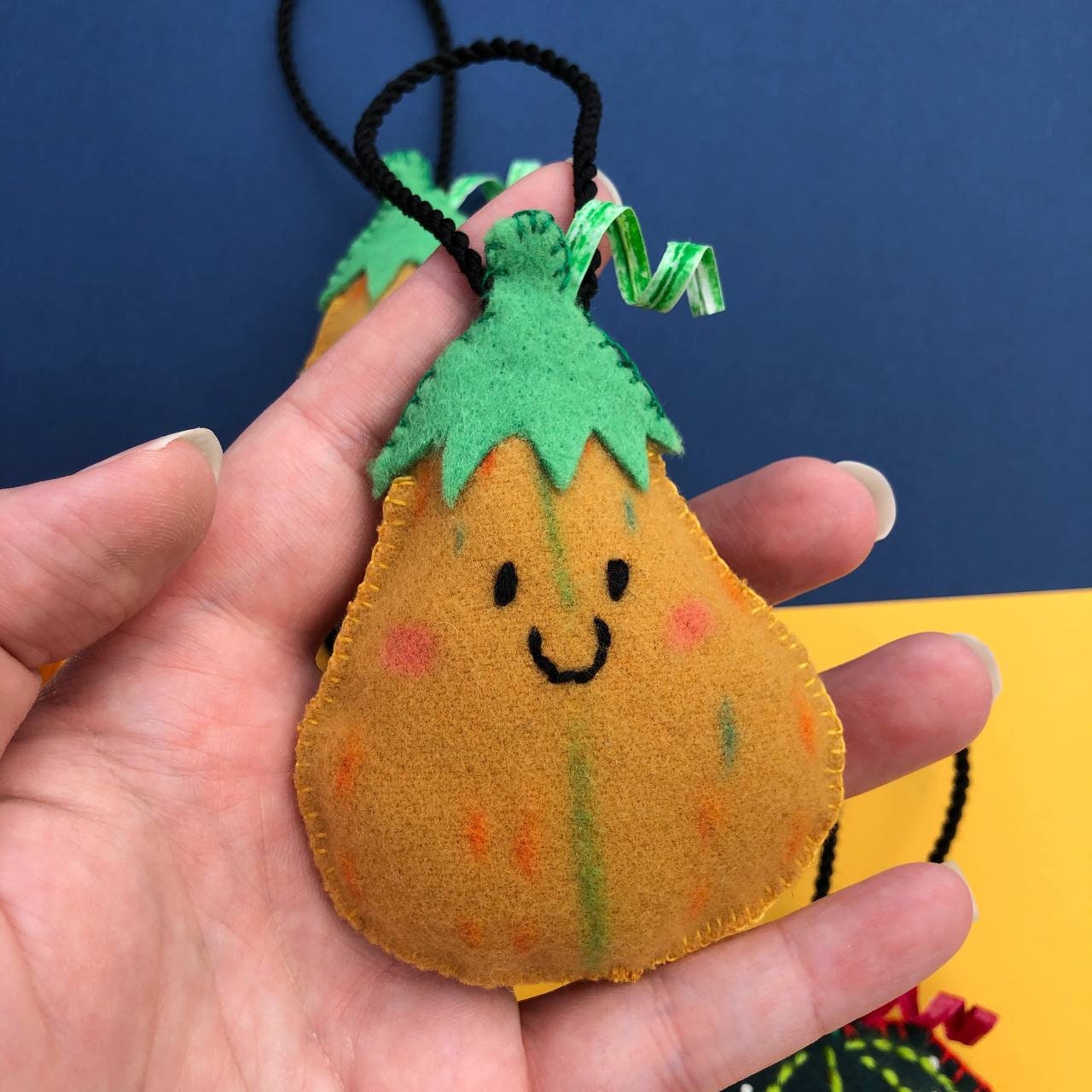 Calabaza Naranja Claro | Adorno de fieltro hecho a mano, diseño original. Decoración Arbol de Navidad Halloween