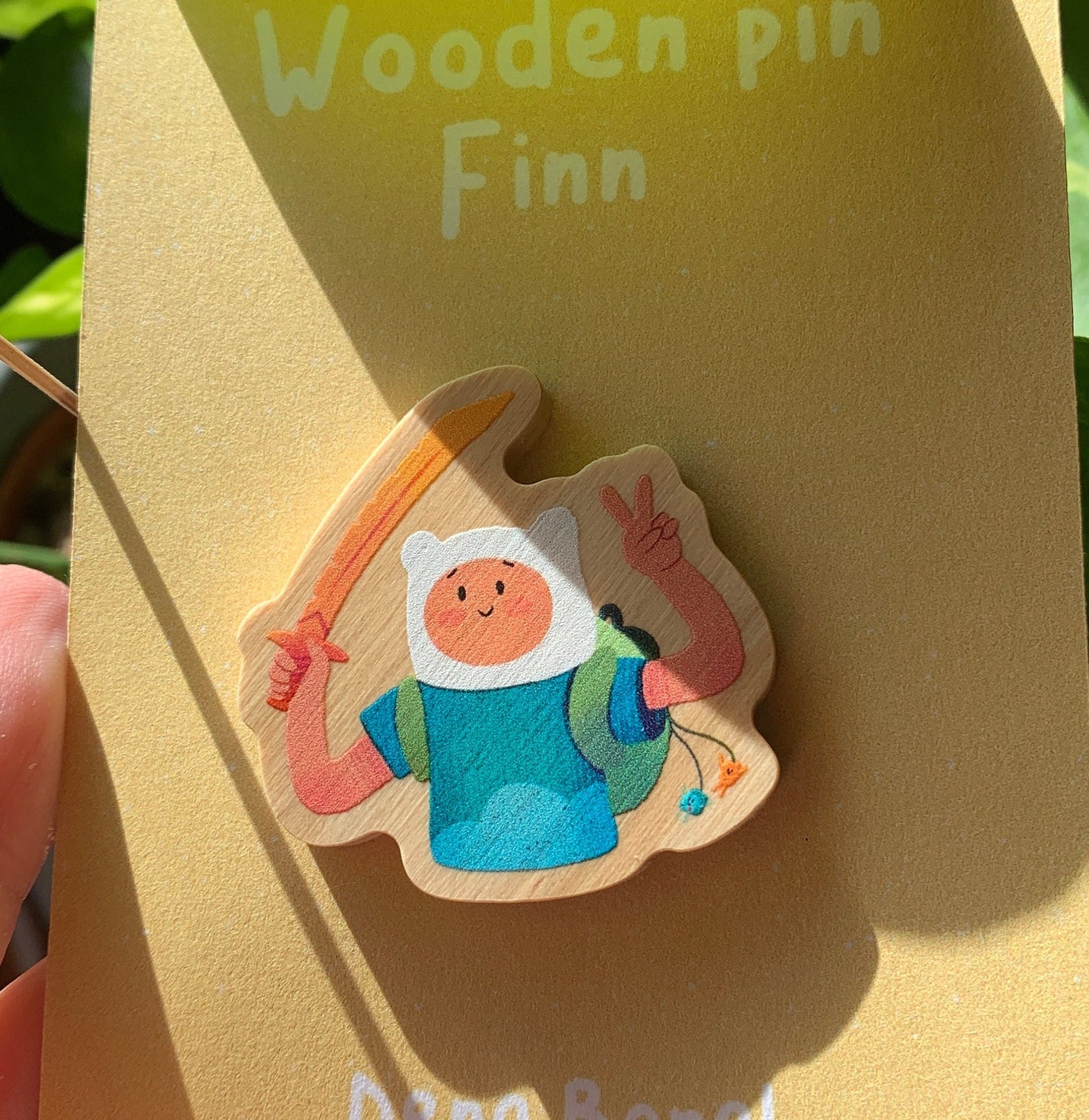 Pin de Madera Finn Hora de Aventuras | Finn el humano Wooden Pin Inspired | Pin Original Regalo Eco Friendly Madera Natural