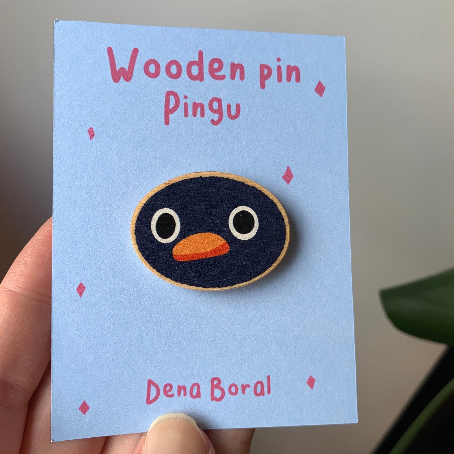 Pin de Madera Pingu Cara | Pingu Face Wooden Pin Badge | Meme Pingu