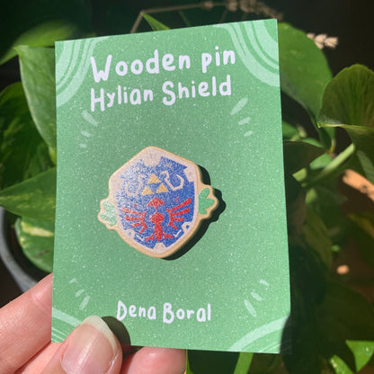 Pin de Madera Zelda Escudo | Zelda Shield Natural Wooden Pin Badge | ECO Friendly Pine Wood