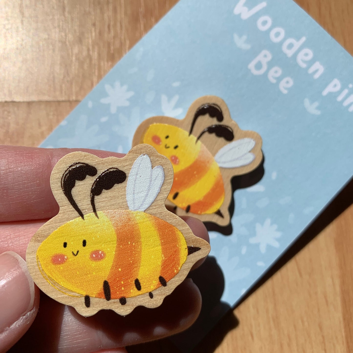 Pin de Madera Abeja | Wooden Pin Arte Original | Pin Regalo Eco Friendly Madera Natural