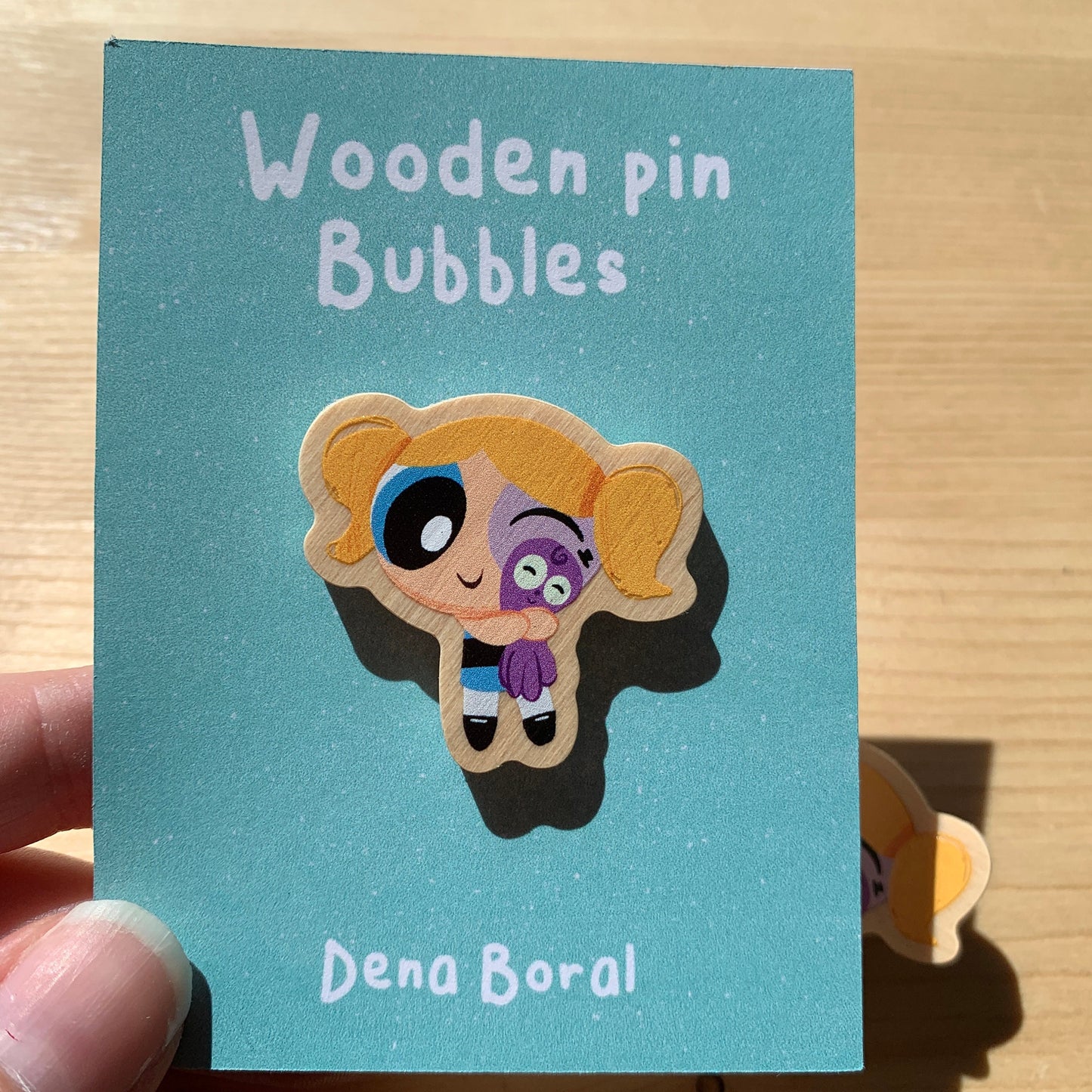 Pin de Madera Burbuja Las Supernenas | Bubbles The Powerpuff girls Wooden Pin Badge | Las chicas superpoderosas