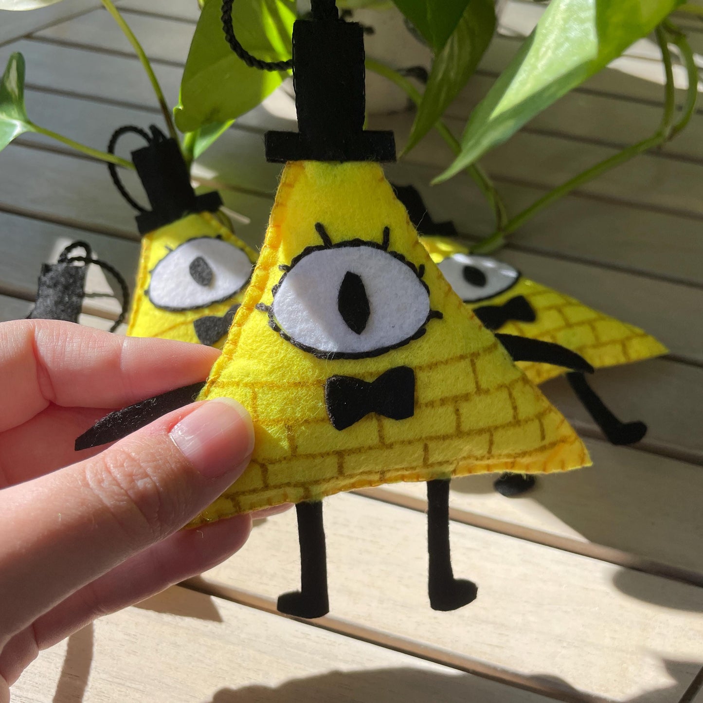 Bill Cipher: Adorno de fieltro hecho a mano, Gravity Falls. Decoración para árbol de navidad y Halloween